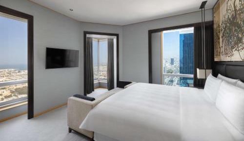 One-Bedroom Club Suite - Lounge Access Including Afternoon Tea, All Day Soft Beverages, Evening Sundowners & Canapes 