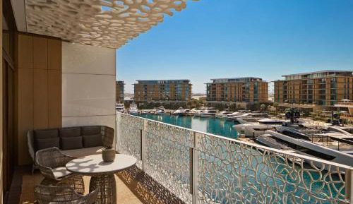 Superior King Guest Room with Balcony