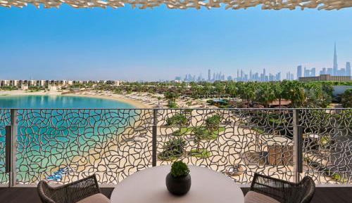 Deluxe King Guest Room with Beach View with Balcony 