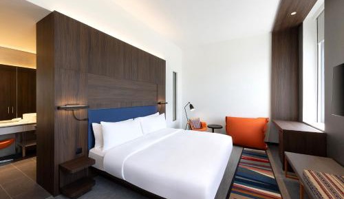 2 Bedroom Suite 1 King Bed & 2 Single Beds