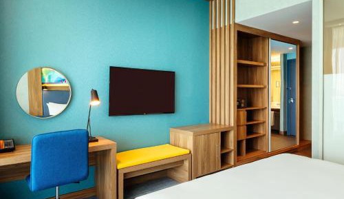 Aloft King Room including 20% off F&B, Spa & Abra Boat Tour Discount