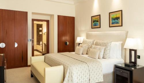 Premier Executive Suite, Executive Lounge Access, Afternoon Tea & Happy Hour, Complimentary Resort Beach & Pool Access, Airport Transfer from Dubai Airport, 1 King