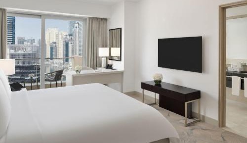 Deluxe Marina View Room, King Bed, Including direct access to Dubai Marina Mall & Marina Walk