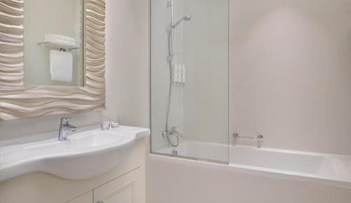 One Bedroom Suite with Community View and Shuttle Bus to JBR Beach and various shopping malls 