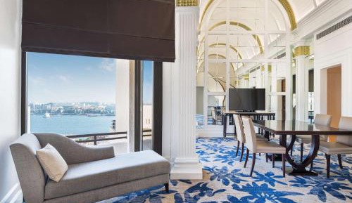 Presidential Suite with Lounge Access - Creek View