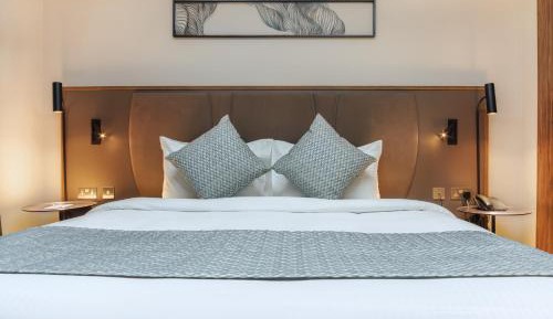 Superior Single Room with Balcony City View