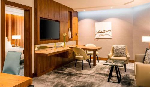 Deluxe Suite, Garden View, with Executive Lounge Access