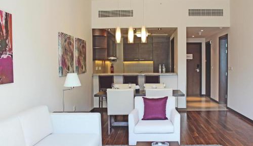 One-Bedroom Apartment with Kitchen