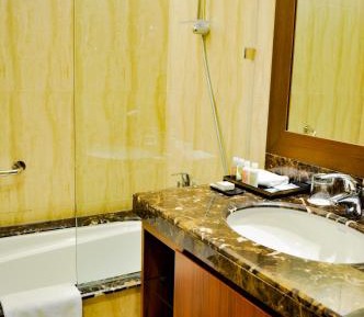 Deluxe Room – Complimentary Transfer to Mall of the Emirates, Insurance Market Metro Station & Jumeirah Beach