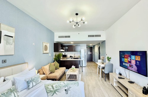 Jumeirah Lake Towers Apartment | Cosmos Living Dubai Arch Tower