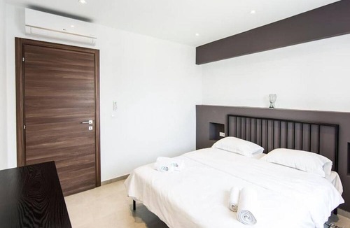 Les Berges du Lac Apartment | Sunset 302 Apt de Luxe Avec Salle de Fitness