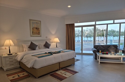 Al Kubus Hotel | Holiday Beach Resort