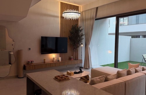 Dubai Apartment | Liva Suites By Hostiva - Dubai South