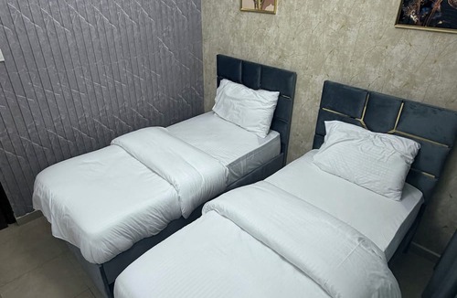 Jumeirah Lake Towers Hostel | Dubai gate-2