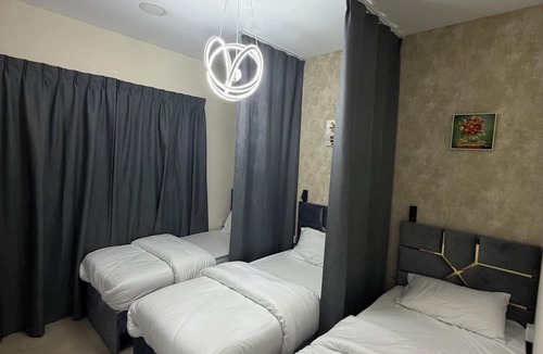 Jumeirah Lake Towers Hostel | Dubai gate-2