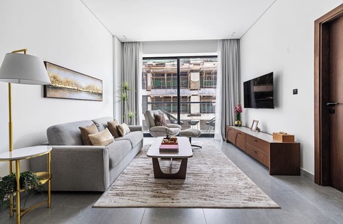 Al Satwa Apartment | 1BR Stay Near World Trade Center Metro