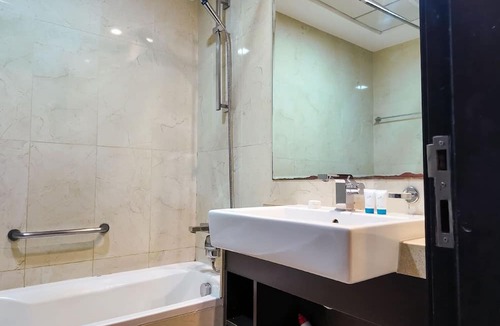 Dubai Marina Apartment | Silk Valley - Chic Studio Close to Beach
