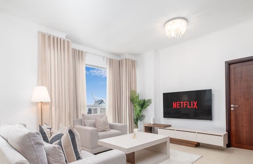 Downtown Dubai Apartment | LUX The Burj Khalifa Fountain View Suite 3