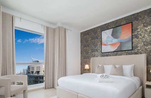 Downtown Dubai Apartment | LUX The Burj Khalifa Fountain View Suite 3