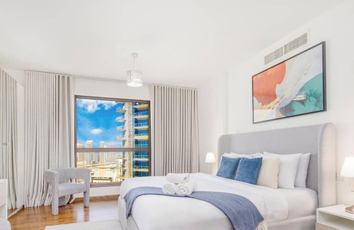 Dubai Marina Apartment | LUX The Murjan Sea View Suite 2