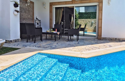 Les Berges Du Lac II House | L'Orchidée - Luxury Suites