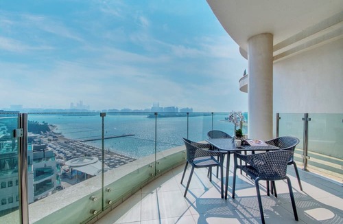 Palm Jumeirah Apartment | GLOBALSTAY. Azizi Royal Bay Apartments