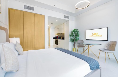 Sheikh Zayed Road Apartment | Lux BnB Aykon City I Skyline Canal Views