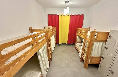 Business Bay Hostel | Lakeside Hostel Downtown