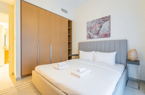 Dubai Apartment | Zen Oasis1BR Splendid Creek Side Retreat