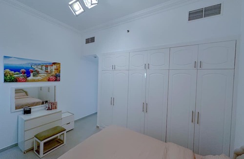 Jumeirah Lake Towers Apartment | n1-Bedroom Haven with Mesmerizing City Views, 2 minutes from DMCC Metro.