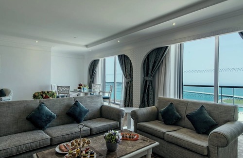Dubai Marina Resort | Al Habtoor Grand Resort, Autograph Collection®