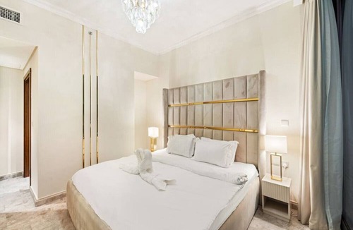 Downtown Dubai Apartment | Luxury 2BR | Skyline Sea View Direct Mall Metro Dining Shops City Walk