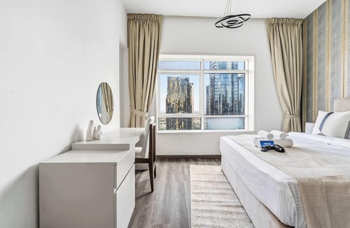 Jumeirah Lake Towers Apartment | Free housekeeping visits during your stay - StayShort - Trendy 1BR in JLT that Sleeps 4 with Lake Views!