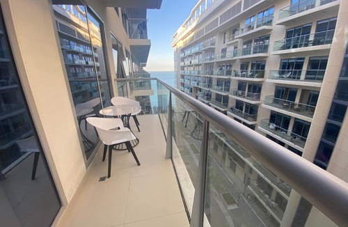Ras Al Khaimah Apartment | Luxuriöse 2-Schlafzimmer-Wohnung direkt am Strand by Interhome