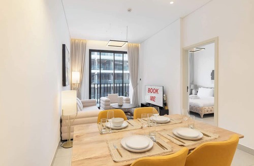 Jumeirah Village Apartment | Free housekeeping visits during your stay - StayShort - JVC 2BR that sleeps 3 with a Tennis Court