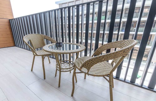 Jumeirah Village Apartment | Free housekeeping visits during your stay - StayShort - JVC 2BR that sleeps 3 with a Tennis Court