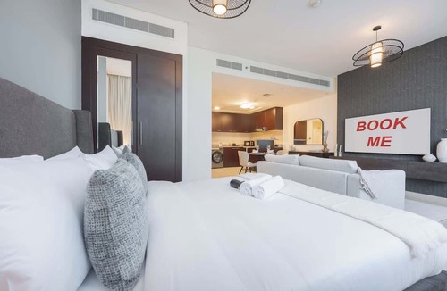 Bur Dubai Apartment | Free housekeeping visits during your stay - StayShort - Extravagant Studio in DIFC with Skyline Views!