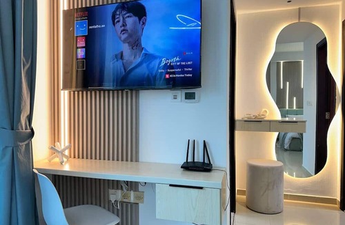 Dubai Marina Apartment | Stylish Studio with Stunning Marina Canal Views