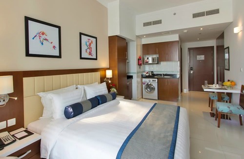 Dubai Sports City Apartment | Treppan Hotel & Suites by Fakhruddin