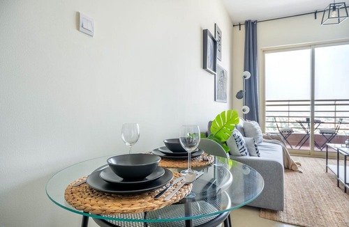 Jumeirah Lake Towers Apartment | GuestReady - Uptown Views | Icon Tower JLT