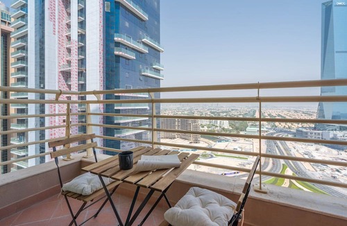 Jumeirah Lake Towers Apartment | GuestReady - Uptown Views | Icon Tower JLT