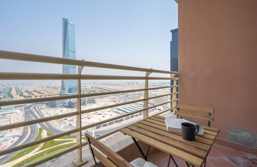 Jumeirah Lake Towers Apartment | GuestReady - Uptown Views | Icon Tower JLT