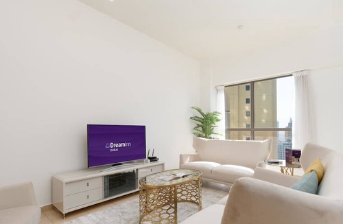 Dubai Marina Apartment | Dream Inn - 3BR Apartment with Marina View