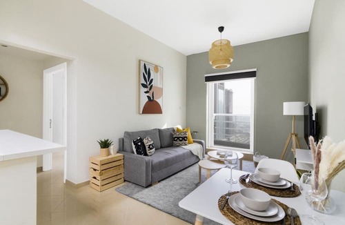 Jumeirah Lake Towers Apartment | GuestReady -Bright 1BR with lake view
