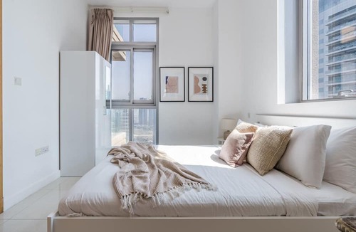 Dubai Marina Apartment | GuestReady - 2BR | Balcony with Stunning Sky View
