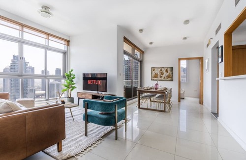 Dubai Marina Apartment | GuestReady - 2BR | Balcony with Stunning Sky View