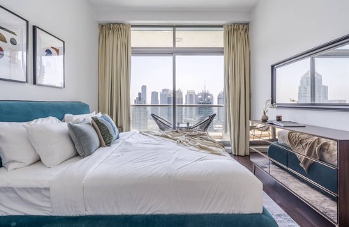 Dubai Marina Apartment | GuestReady - 2BR | Balcony with Stunning Sky View