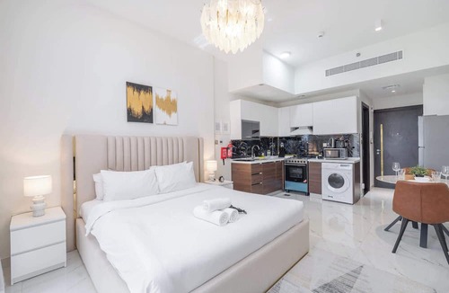 Al Barsha Apartment | Free housekeeping visits during your stay - StayShort - Magnificent Studio Living in Al Barsha South