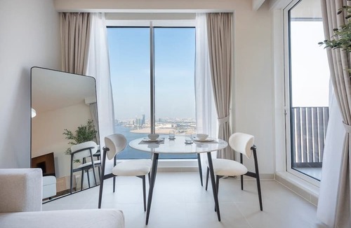 Dubai Apartment | Free housekeeping visits during your stay - StayShort - Luxury 1BR in Dubai Creek Harbour Stunning Views Sleeps 4