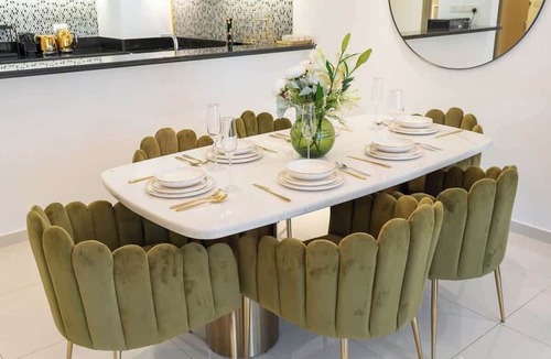 Downtown Dubai Apartment | Free housekeeping visits during your stay - StayShort - Contemporary 2BR Apartment in Business Bay Ideal for 4